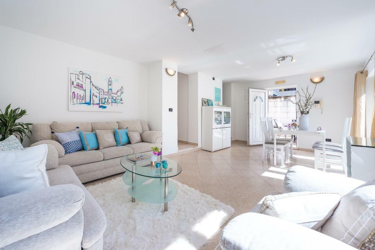 Dream Estate Apartment